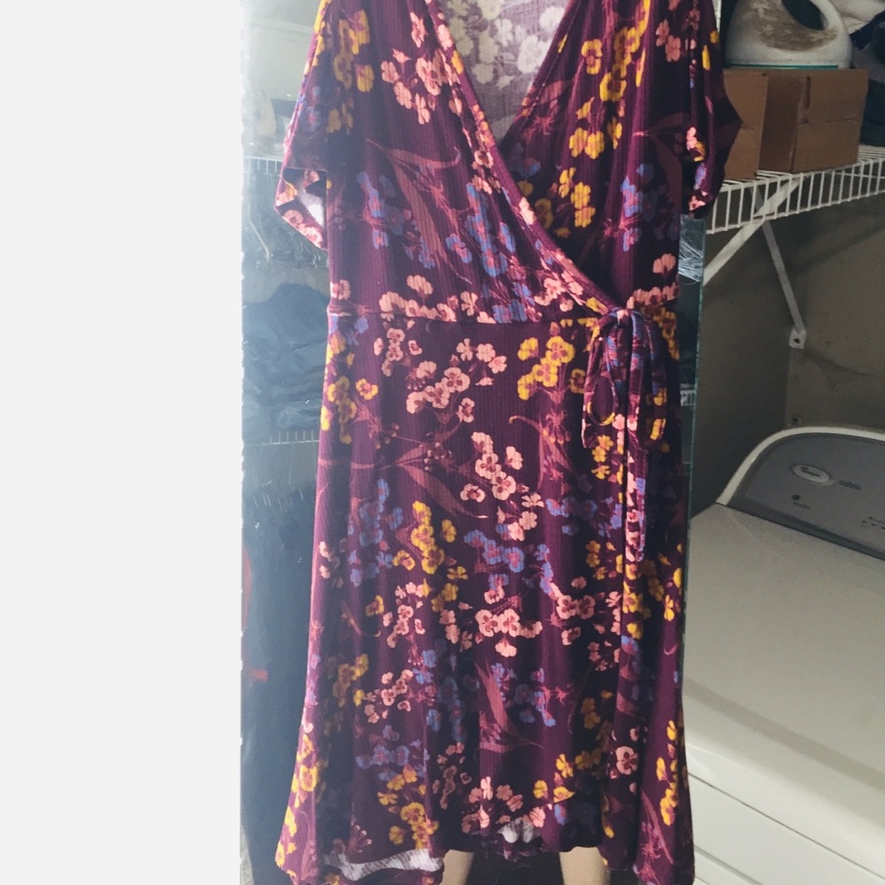 🌺Adorable Burgundy Cold-Shoulder Mock Wrap Dress